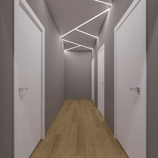 Световые линии на натяжном потолке